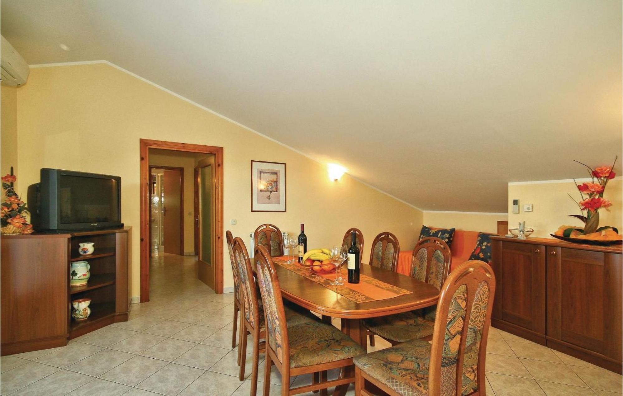 3 Bedroom Gorgeous Apartment In 波雷奇 外观 照片