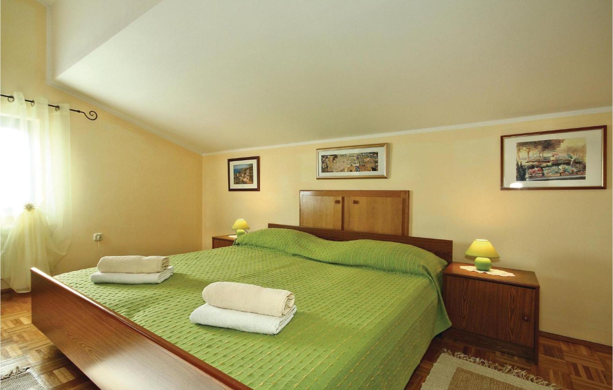 3 Bedroom Gorgeous Apartment In 波雷奇 外观 照片