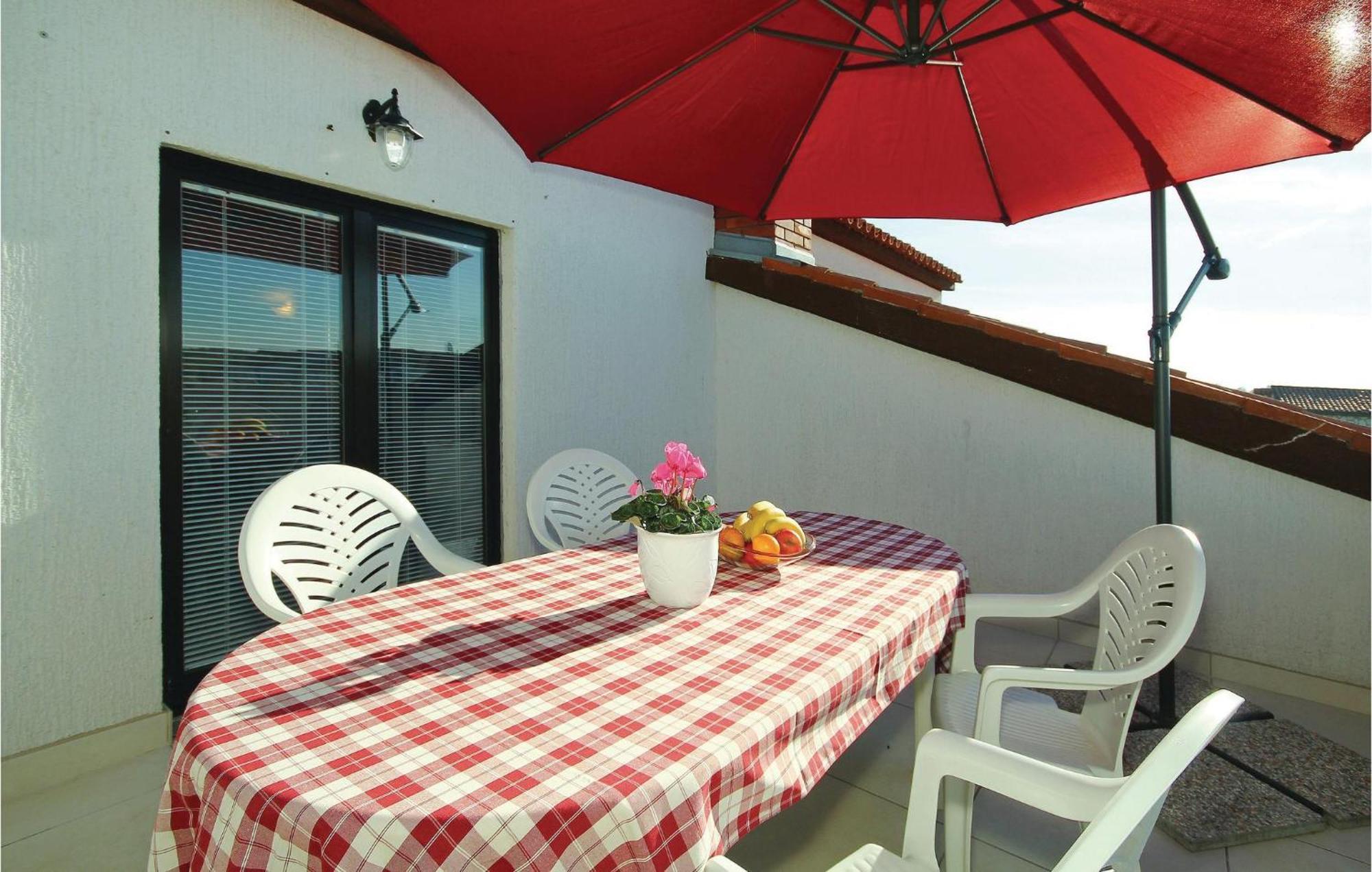 3 Bedroom Gorgeous Apartment In 波雷奇 外观 照片